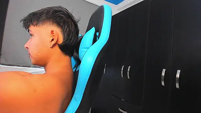 Snapshot of Bray_Kevin chatting on October 2025 05:01:01 PM Bray Kevin online show from October 2025 05:01:01 PM