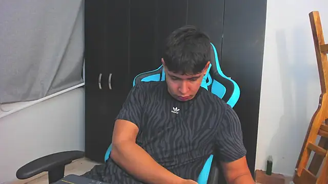 Snapshot of Bray_Kevin chatting on December 2025 03:49:02 AM Bray Kevin online show from December 2025 03:49:02 AM