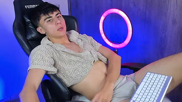 Demian cute18 online show from February 2026 08:14:02 AM