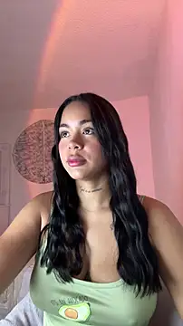 Snapshot of IsabelaVanegas_ chatting on October 2025 03:43:02 PM IsabelaVanegas  online show from October 2025 03:43:02 PM