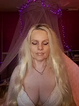 Snapshot of Angeldevilus chatting on June 2026 12:16:01 AM Angeldevilus online show from June 2026 12:16:01 AM