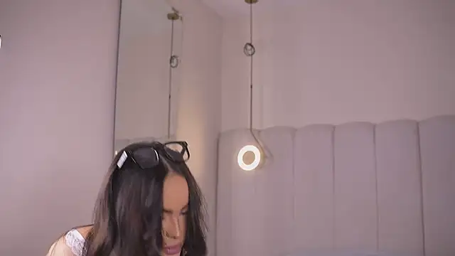 Abby-me online show from November 2025 12:38:02 PM