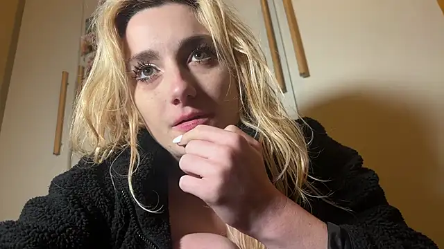 Monicbabe online show from October 2025 10:54:01 PM