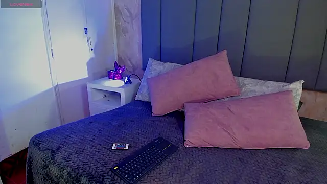 Snapshot of JulianaMiller chatting on February 2026 11:28:02 PM JulianaMiller online show from February 2026 11:28:02 PM