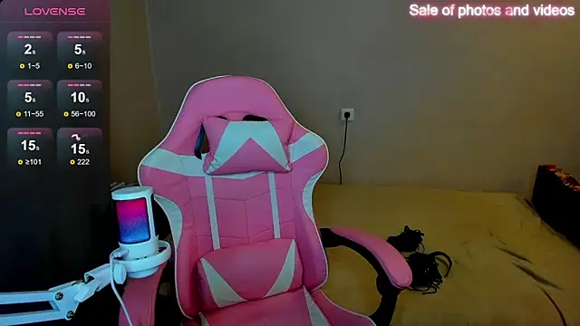 SaraXray online show from September 2025 03:44:01 PM