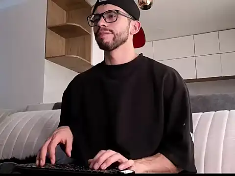 Phantom Bigger1 online show from December 2025 07:05:02 PM