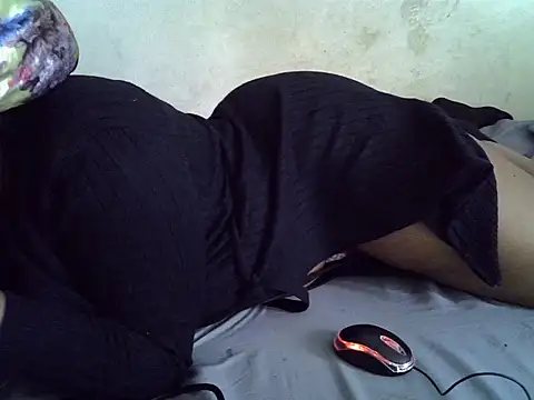 Snapshot of Crystal__Gee chatting on September 2025 09:03:02 AM Crystal  Gee online show from September 2025 09:03:02 AM