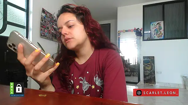 Scarletleon77 online show from October 2025 11:53:02 AM