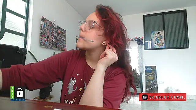 Scarletleon77 online show from October 2025 03:23:01 PM