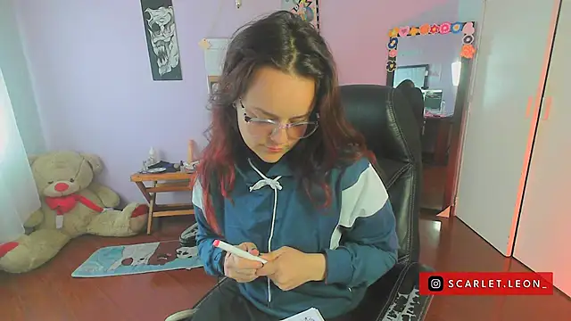 Scarletleon77 online show from February 2025 04:14:02 PM