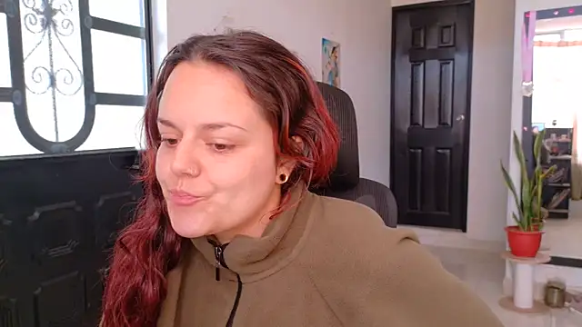 Scarletleon77 online show from June 2026 05:02:01 PM