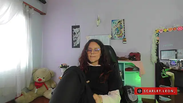 Snapshot of Scarletleon77 chatting on March 2025 06:41:02 PM Scarletleon77 online show from March 2025 06:41:02 PM