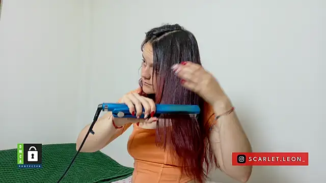 Scarletleon77 online show from May 2026 04:32:01 PM