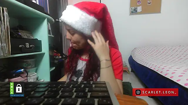 Snapshot of Scarletleon77 chatting on December 2025 02:43:02 PM Scarletleon77 online show from December 2025 02:43:02 PM