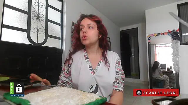 Snapshot of Scarletleon77 chatting on October 2025 12:37:02 PM Scarletleon77 online show from October 2025 12:37:02 PM