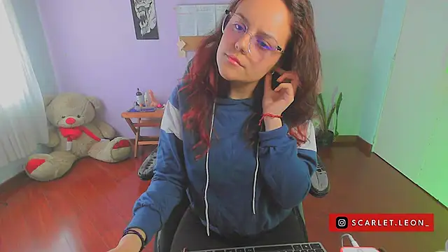 Scarletleon77 online show from February 2025 04:13:02 PM