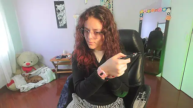 Scarletleon77 online show from February 2025 05:20:02 PM