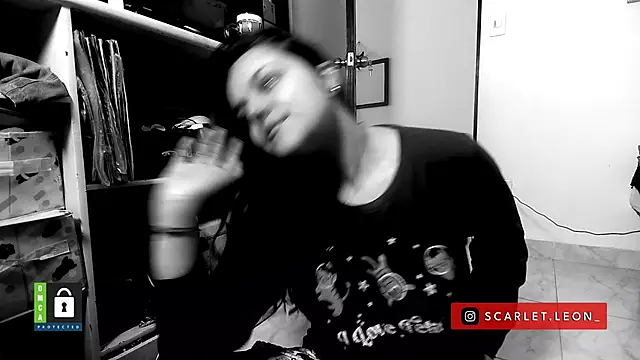 Snapshot of Scarletleon77 chatting on November 2025 02:21:01 PM Scarletleon77 online show from November 2025 02:21:01 PM