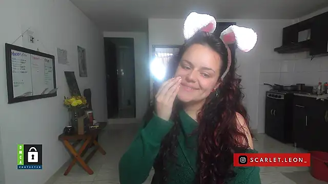 Scarletleon77 online show from March 2026 10:33:02 PM