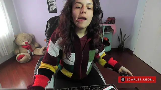 Scarletleon77 online show from January 2025 04:04:02 PM
