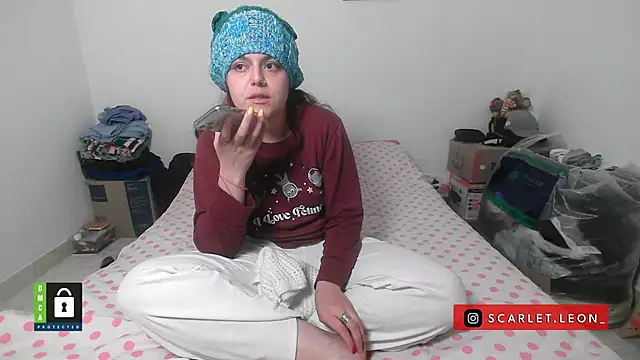 Scarletleon77 online show from October 2025 06:08:02 PM
