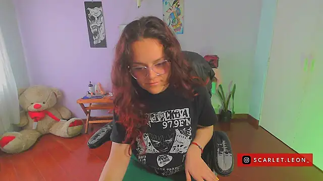 Scarletleon77 online show from February 2025 05:30:01 PM