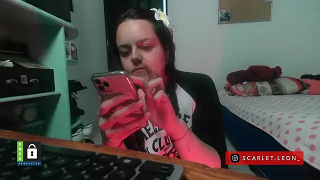 Snapshot of Scarletleon77 chatting on November 2025 08:20:01 PM Scarletleon77 online show from November 2025 08:20:01 PM