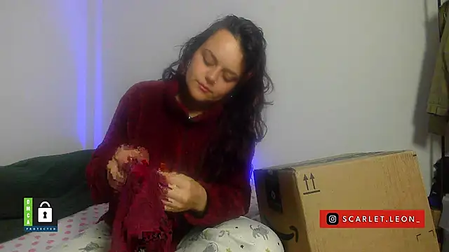 Scarletleon77 online show from April 2026 04:45:01 PM