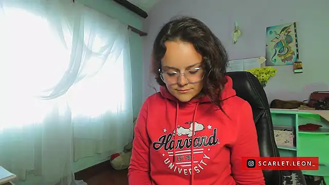 Scarletleon77 online show from February 2025 07:37:01 PM