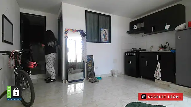 Scarletleon77 online show from September 2025 03:40:02 PM