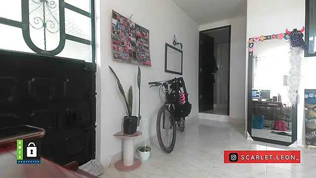 Snapshot of Scarletleon77 chatting on October 2025 01:10:02 PM Scarletleon77 online show from October 2025 01:10:02 PM