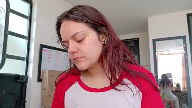 Scarletleon77 online show from May 2026 02:42:02 PM