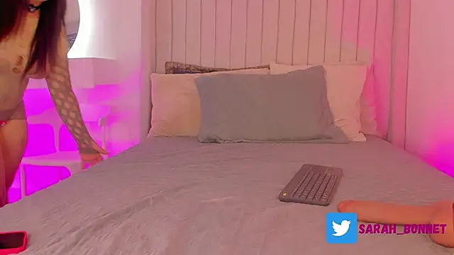 sarah-bonneth online show from December 2025 11:34:02 AM