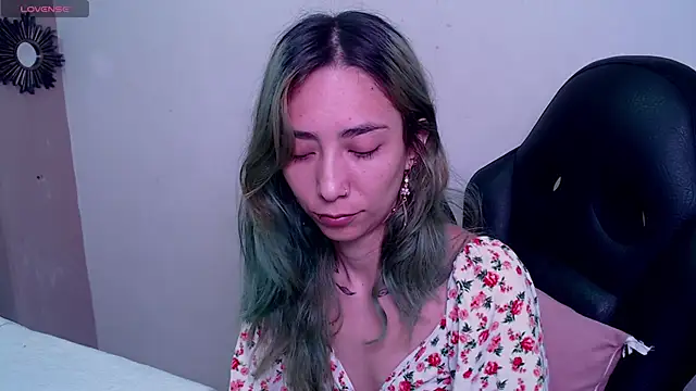 Snapshot of Erika_Stevens chatting on November 2025 04:33:02 PM Erika Stevens online show from November 2025 04:33:02 PM