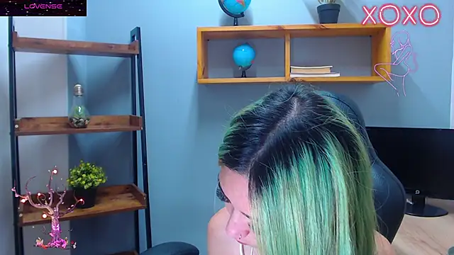 Snapshot of Erika_Stevens chatting on October 2025 02:36:02 PM Erika Stevens online show from October 2025 02:36:02 PM