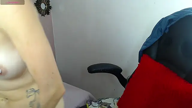 Snapshot of Erika_Stevens chatting on November 2025 01:04:02 AM Erika Stevens online show from November 2025 01:04:02 AM