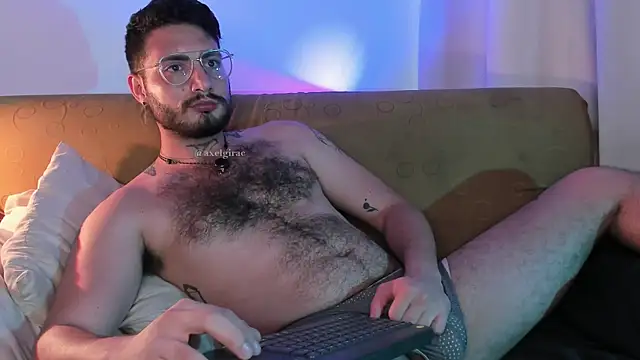 Snapshot of axel_giracr chatting on June 2026 08:14:02 PM axel giracr online show from June 2026 08:14:02 PM