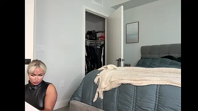 ElenaErickson online show from October 2025 07:58:01 PM