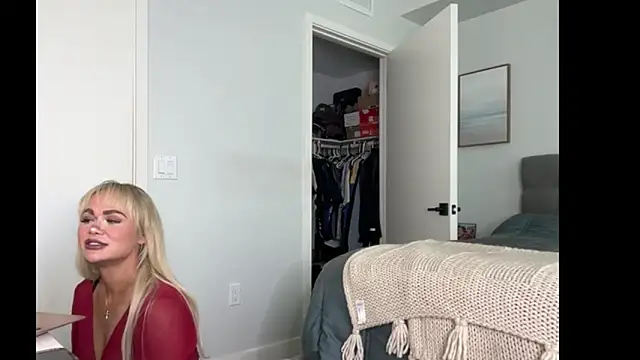 ElenaErickson online show from April 2026 07:48:01 PM