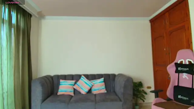 lili jade222 online show from February 2026 12:15:01 PM