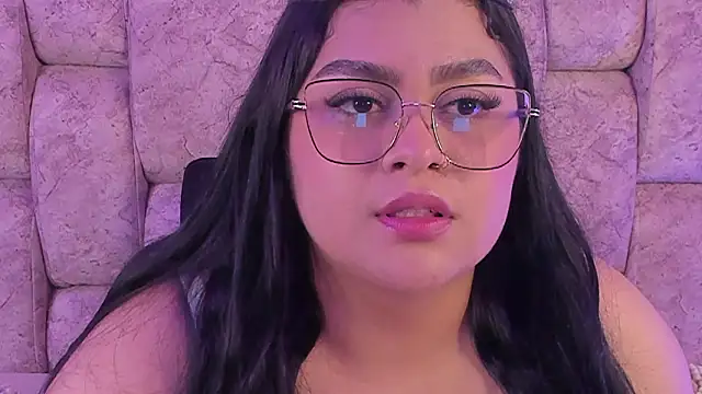 Snapshot of Emilyboobss chatting on February 2026 06:22:01 AM Emilyboobss online show from February 2026 06:22:01 AM