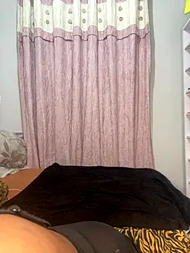 hot daily online show from November 2025 09:04:01 PM