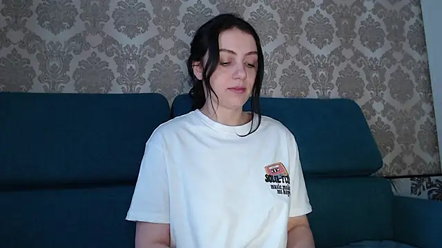 Louise Lavender online show from February 2025 04:19:01 AM