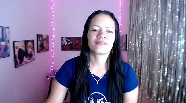 Cristal w online show from March 2025 02:15:02 PM
