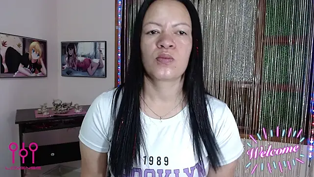 Snapshot of Cristal_w chatting on November 2025 01:49:02 PM Cristal w online show from November 2025 01:49:02 PM