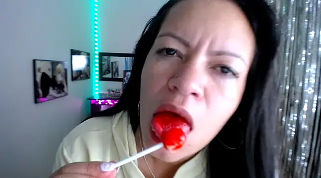 Cristal w online show from March 2025 06:00:01 PM