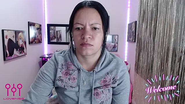 Cristal w online show from October 2025 01:37:02 PM