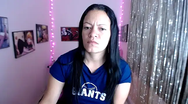 Cristal w online show from March 2025 05:41:02 PM