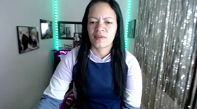 Cristal w online show from March 2025 12:23:02 PM