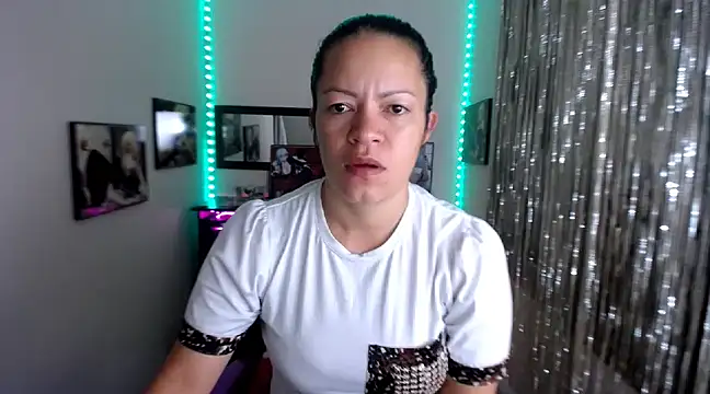 Cristal w online show from March 2025 12:17:01 PM